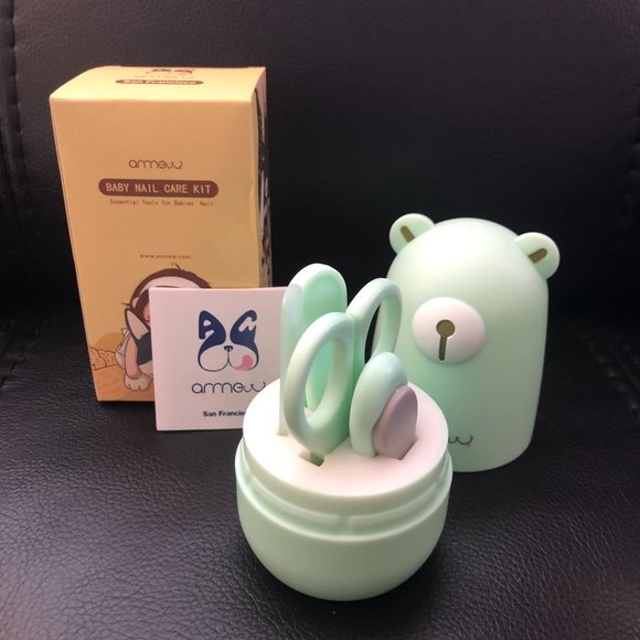 BABY 4-IN-1 NAIL CARE CLIPPER KIT. CLIPPERS, SCISSORS, FILE AND TWEEZER SET - Picture 3 of 10